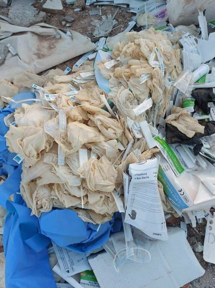 ​Медицинские отходы после экспресс-тестов вывалили на обочину дороги в Никосии: фото 3