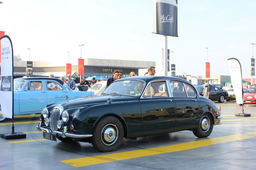 Элегантность и классика: на Кипре прошла выставка ретро-автомобилей: фото 3