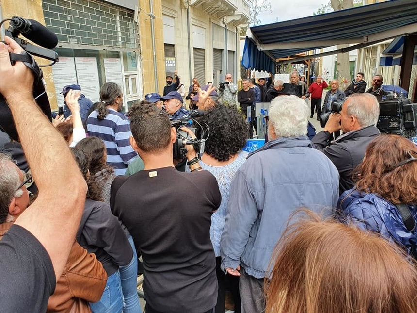 Киприоты пришли в негодование после известия о закрытии КПП : фото 5