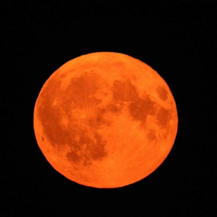 В воскресенье на Кипре наблюдали "Луну осетровых": фото 7