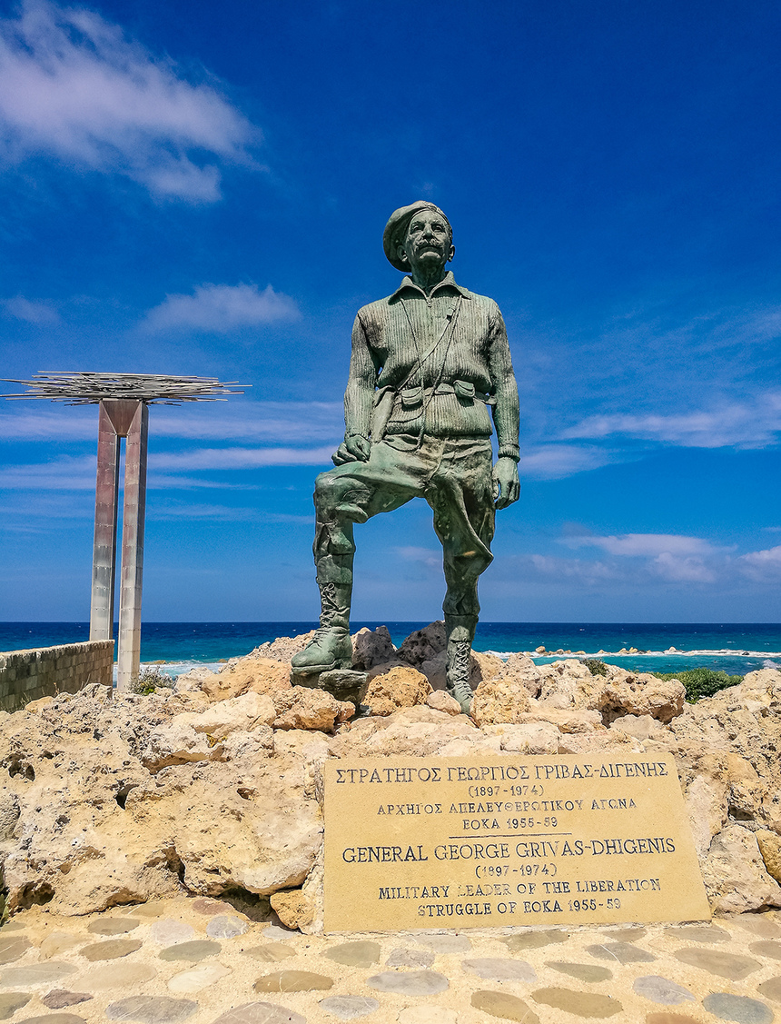 Памятник Георгиосу Гривасу и монумент Памяти и чести — одно из самых значимых мест на Кипре : фото 20