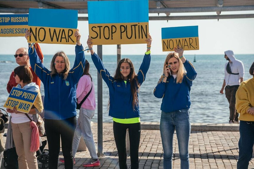 В Пафосе прошел митинг за мир в Украине: фото 9