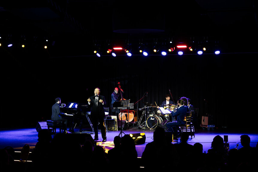 Кевин Спейси представил премьеру своего музыкального шоу “Songs & Stories” на Кипре: фото 9