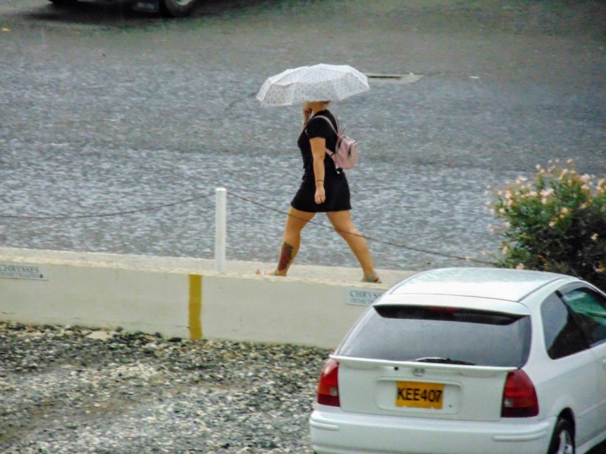 В Лимассоле прошел дождь с громом, молнией и радугой : фото 2