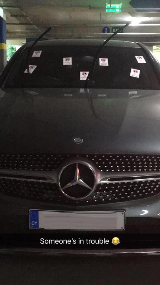 Движение «Стоп-Хам» добралось до Лимассола: водителю BMW заклеили стекла за грубую парковку: фото 3