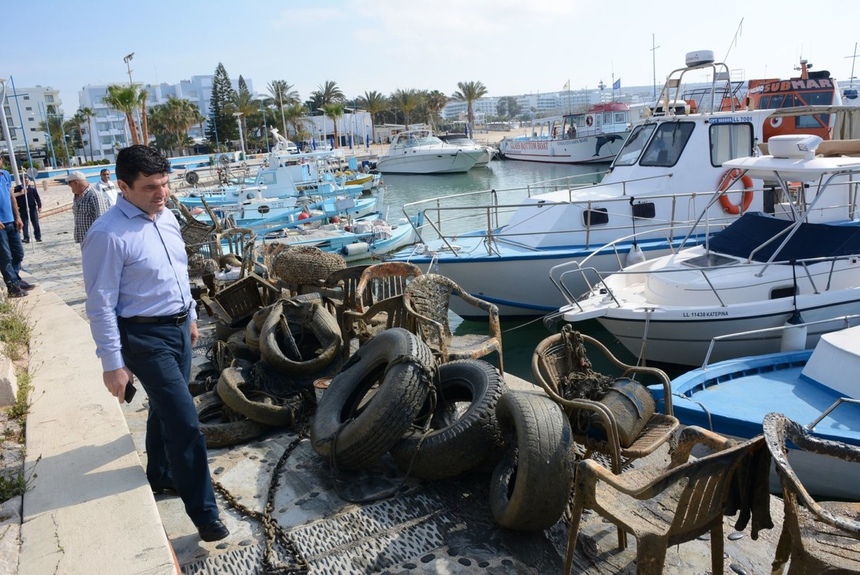 Кипрские дайверы достали со дна моря клад, за который стыдно: фото 4