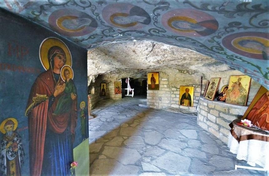 Панагия Хрисоспилиотисса - древние христианские катакомбы и уникальный пещерный храм в Лимассоле: фото 10