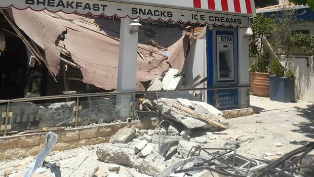 В Пафосе на летнюю веранду ресторана рухнул очередной балкон: фото 3