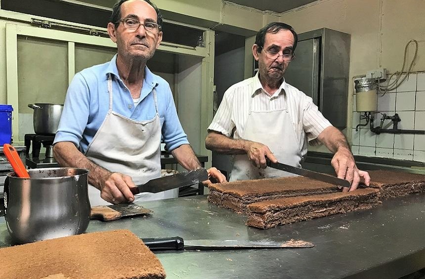 Это безумно вкусно! Секрет легендарного шоколадного торта, который полюбил весь Кипр! (Фото и Видео): фото 9