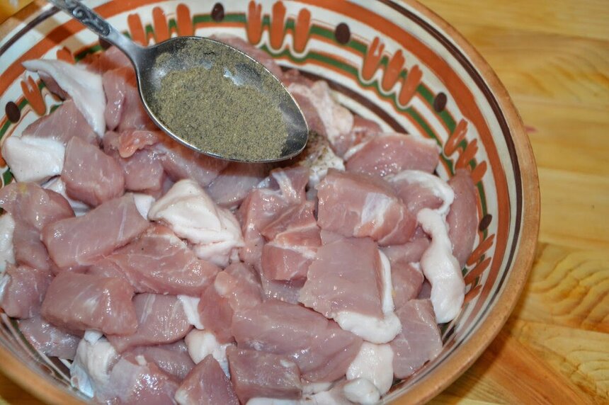 Вкуснейшие рецепты Кипра. Сочный свиной карбонад, запеченный с цукини и папайей под тонкой сырной корочкой: фото 10