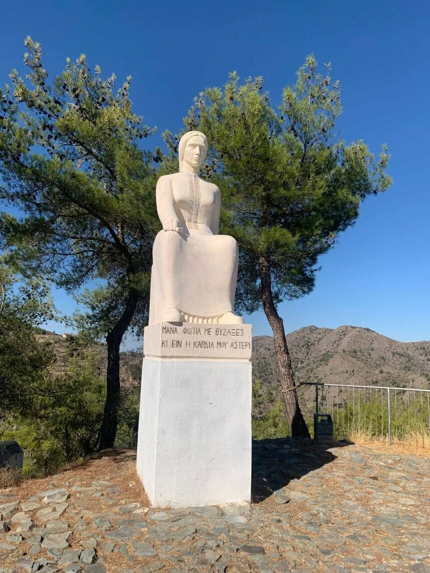 Монумент кипрской матери в Палехори: фото 2