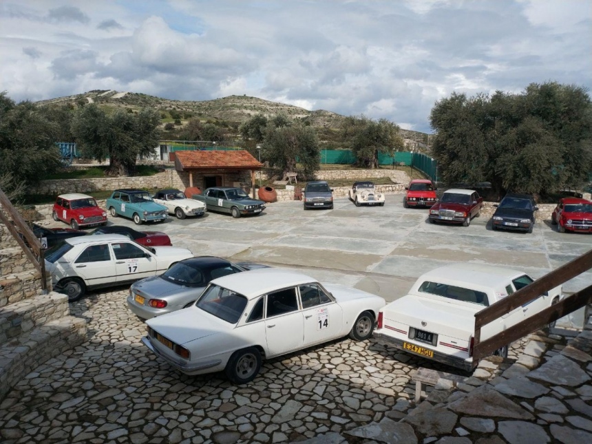 ​Для тех, кто любит постарше: кипрский музей классических авто провёл весенний автопробег (Фото): фото 5