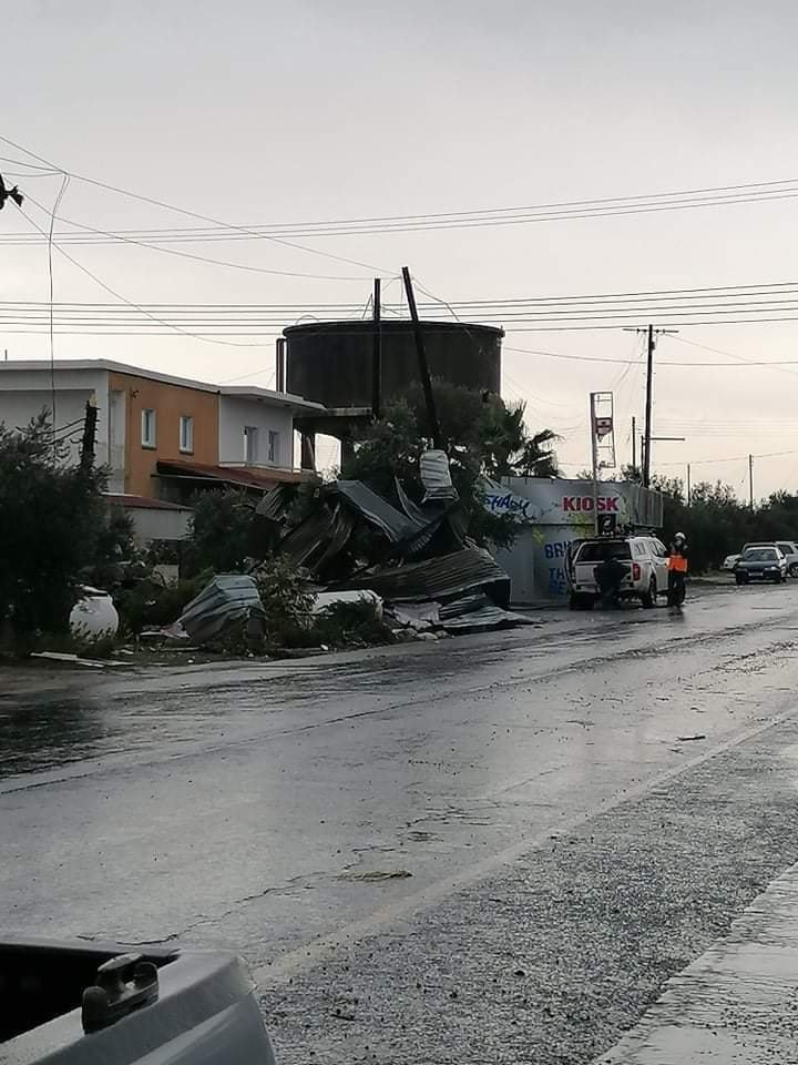 По Кипру прогулялся мощный торнадо: фото 7