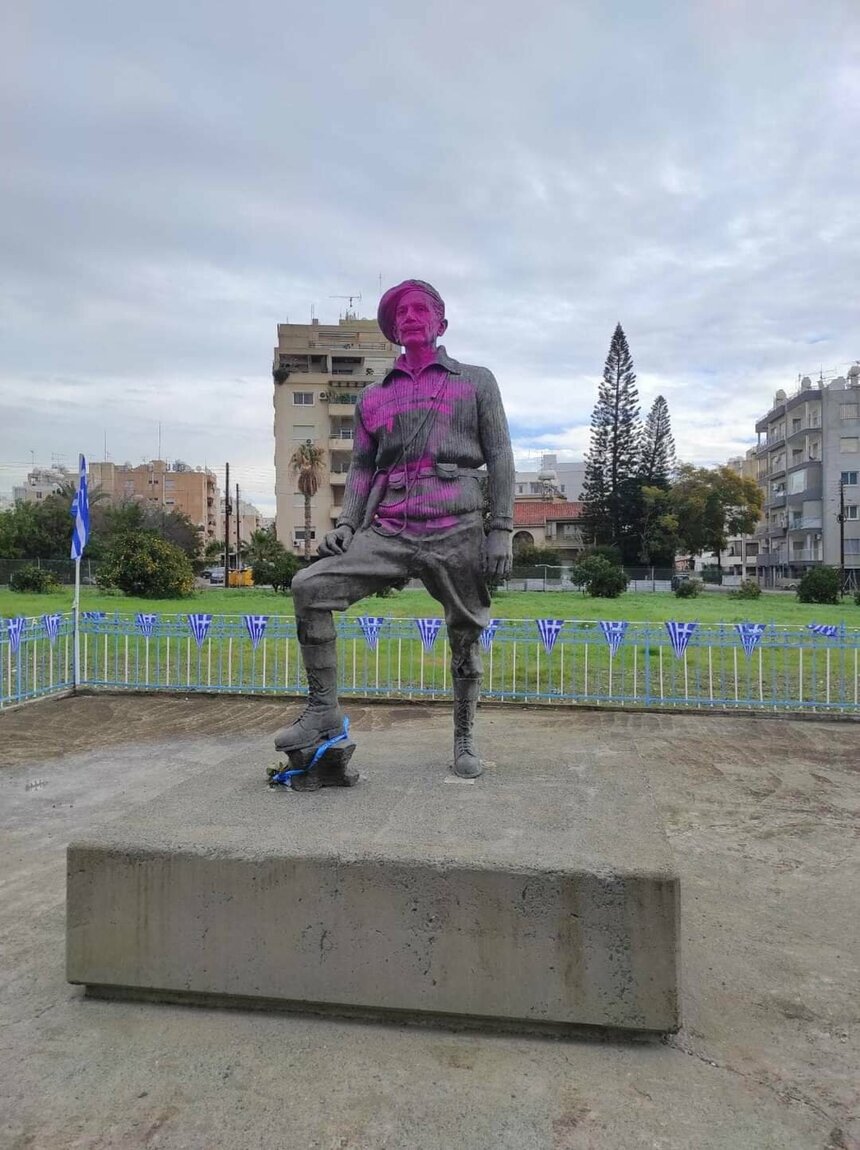 В Лимассоле прошел день памяти Гриваса Дигениса, а через три дня памятник залили краской!: фото 4