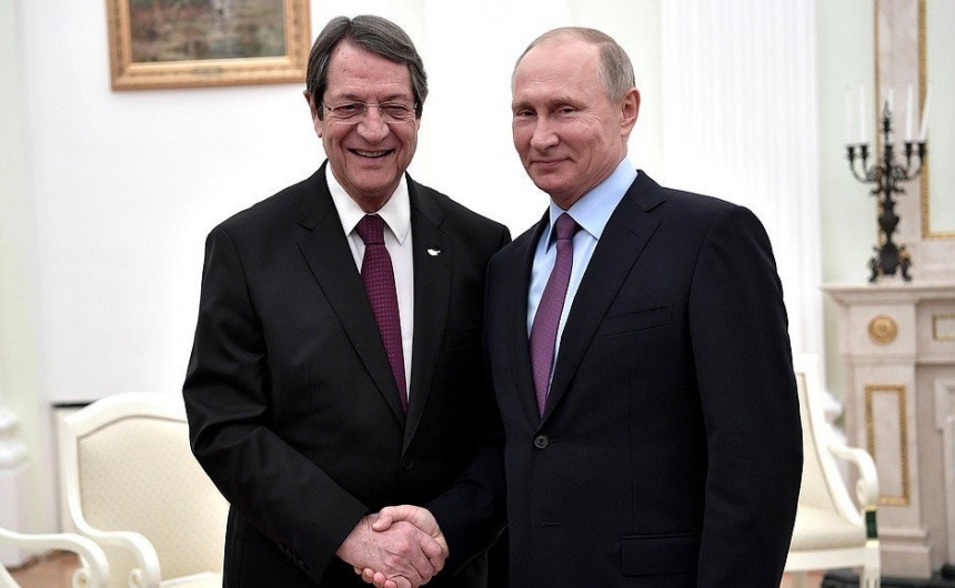 Президента Кипра опять обвинили в том, что он мутил дела с русскими коррупционерами: фото 7