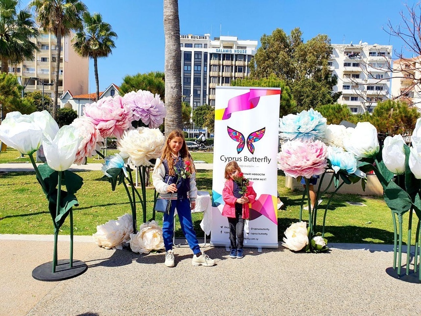Редакция Cyprus Butterfly подарила жительницам Лимассола на 8 марта сотни роз: фото 45