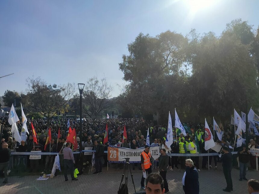 Сразу в нескольких городах Кипра прошла всеобщая забастовка: фото 2