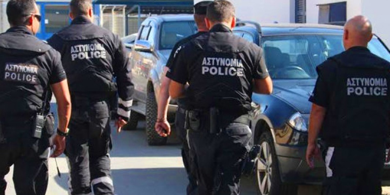 На Кипре трансвестит с ножом ограбил периптеро: фото 2