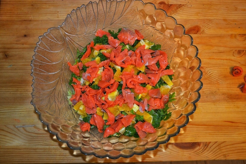 Лучшие рецепты здоровой кухни Кипра. Вкус, способный покорить миллионы гурманов, — салат с семгой, физалисом и сладким апельсином. Простой и быстрый в приготовлении: фото 20