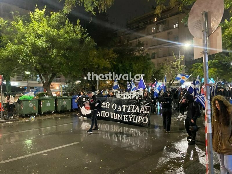Кипрские студенты в Салониках провели акцию протеста у турецкого консульства: фото 3 Кипрские студенты в Салониках провели акцию протеста у турецкого консульства: фото 3
