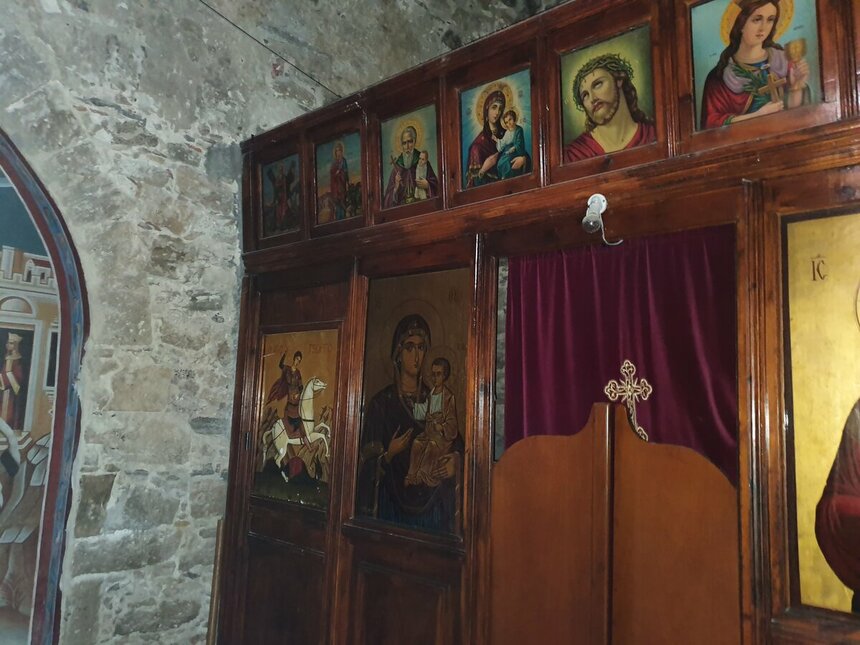 Иконостас в храме Святого Георгия.