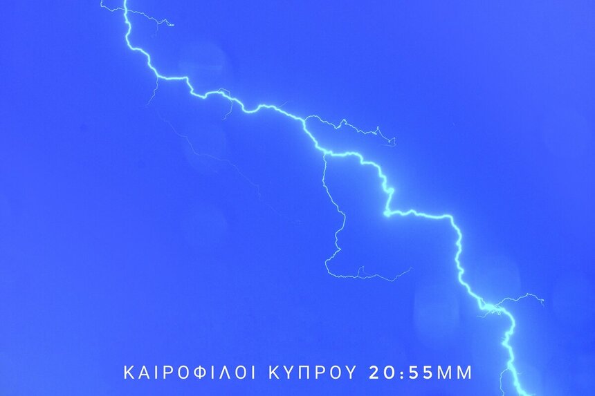 Адская молния на Кипре попала на видео: фото 5
