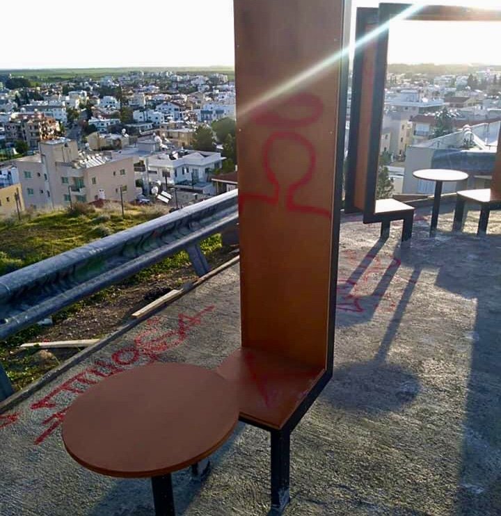 Вандалы испортили новую смотровую площадку Кипра: фото 3