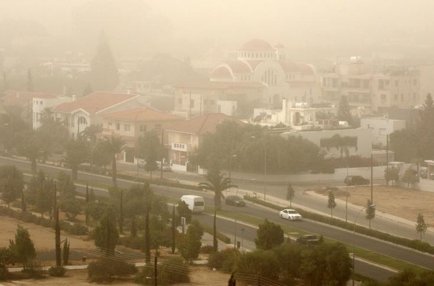 На Кипр обрушилась пылевая буря из Африки: фото 9