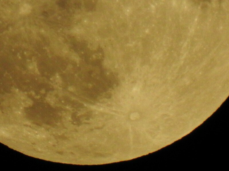Редкая «голубая луна» осветила небо Кипра: фото 3