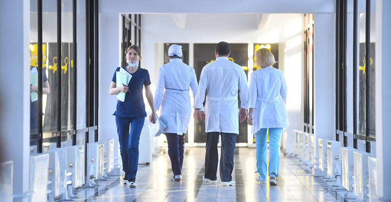 Избиение и огромные очереди: что происходит в больницах Кипра: фото 2