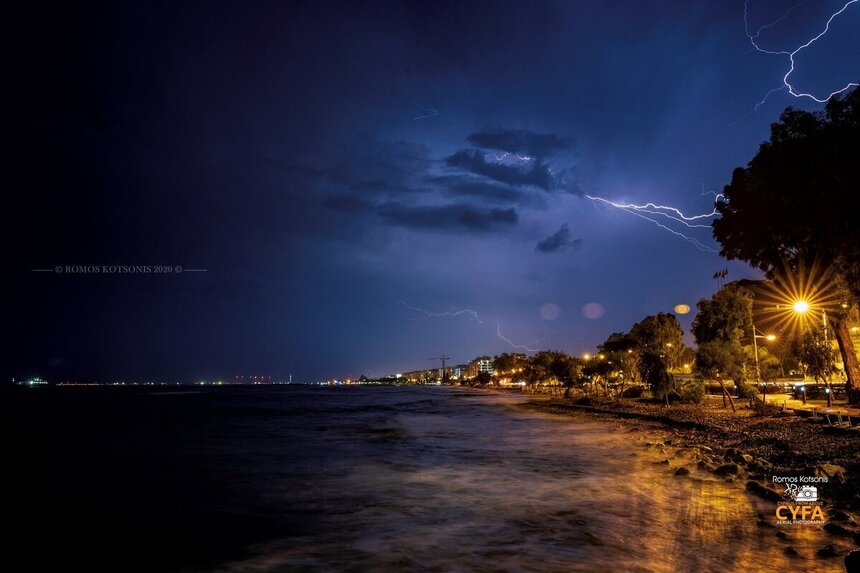 Адская молния на Кипре попала на видео: фото 4