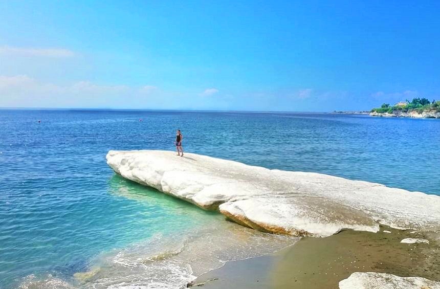 Palm Beach - красивая бухта возле Лимассола, обрамленная белыми скалами: фото 15