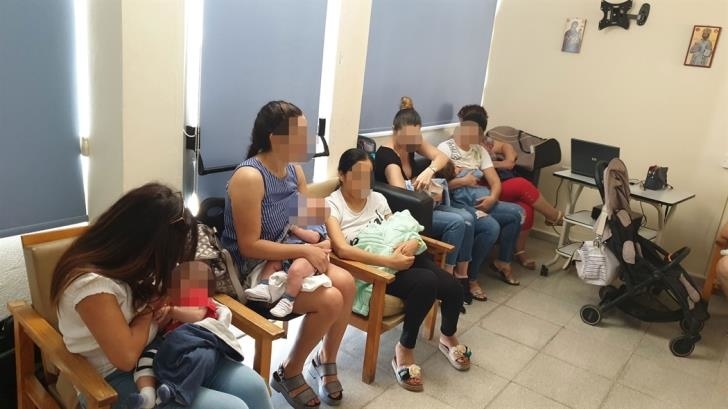 Кипрские мамы устроили массовое кормление грудью: фото 2