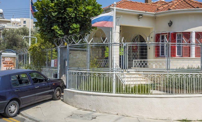 Атакован офис почетного консула России на Кипре (фото): фото 2