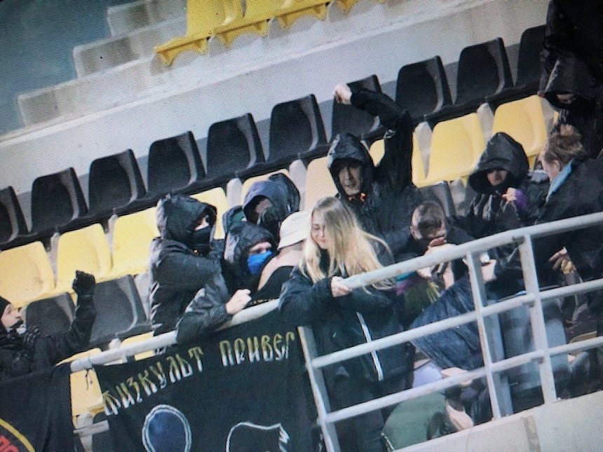 В День святого Валентина российские фанаты устроили махач на стадионе в Пафосе: фото 3