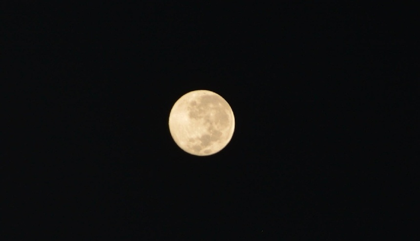 Большая снежная Луна взошла над Кипром: фото 13