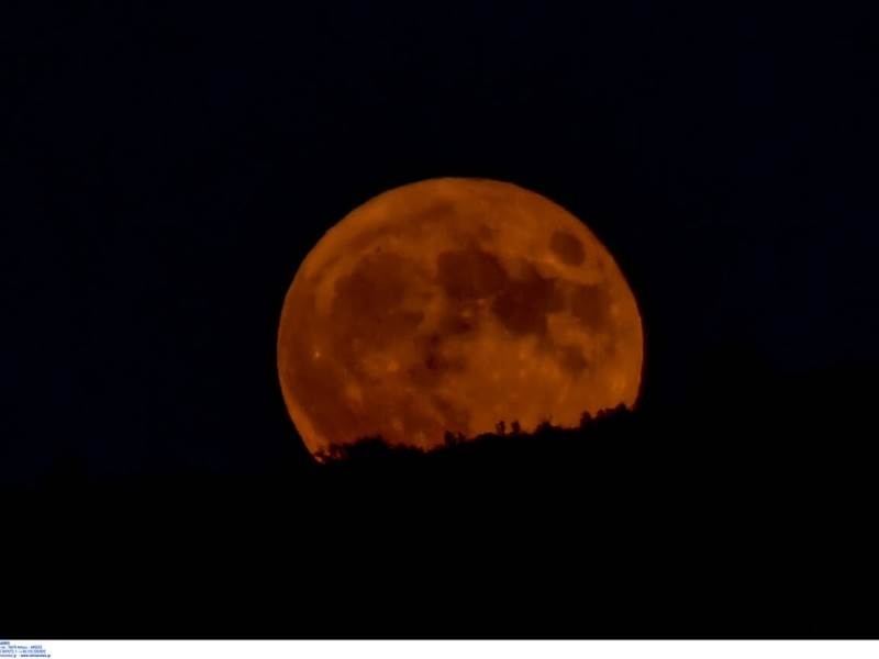 Над Кипром прошла "осетровая" луна : фото 7
