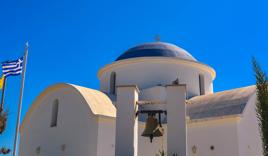 Небольшой белоснежный храм Святого Николая в Като Пафосе: фото 13
