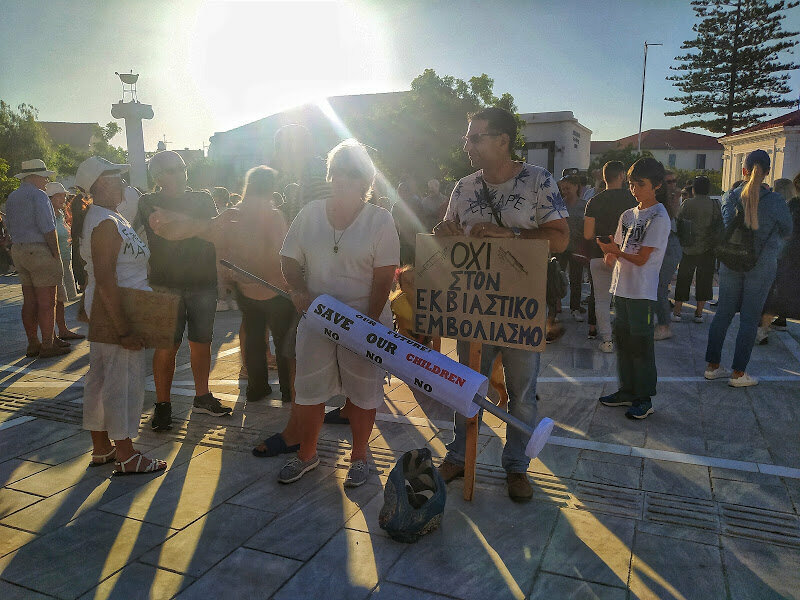 ​В Пафосе прошел очередной митинг против принудительной вакцинации: фото 3