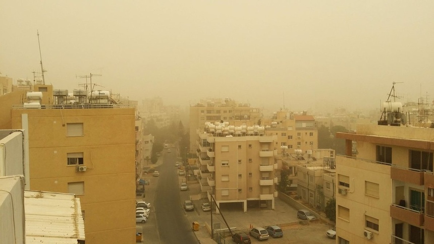 Над Кипром нависло облако пыли: фото 2