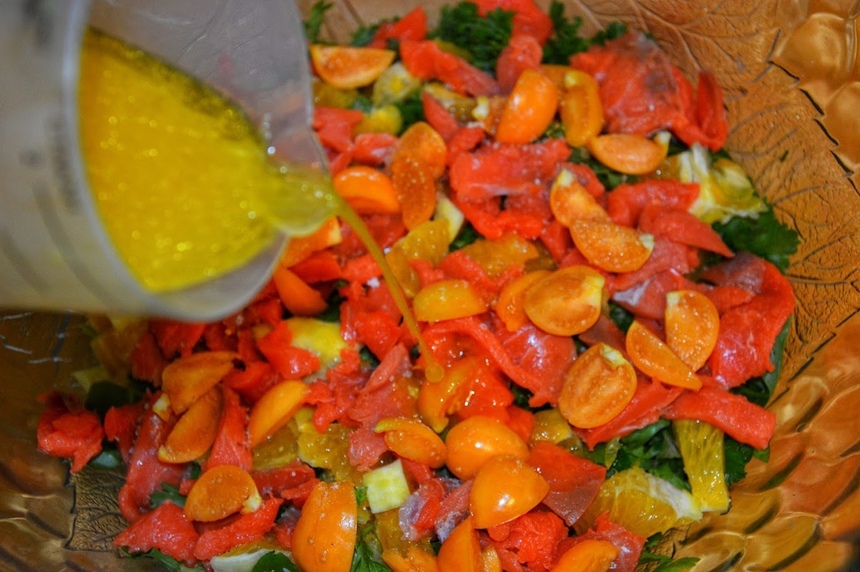 Лучшие рецепты здоровой кухни Кипра. Вкус, способный покорить миллионы гурманов, — салат с семгой, физалисом и сладким апельсином. Простой и быстрый в приготовлении: фото 27