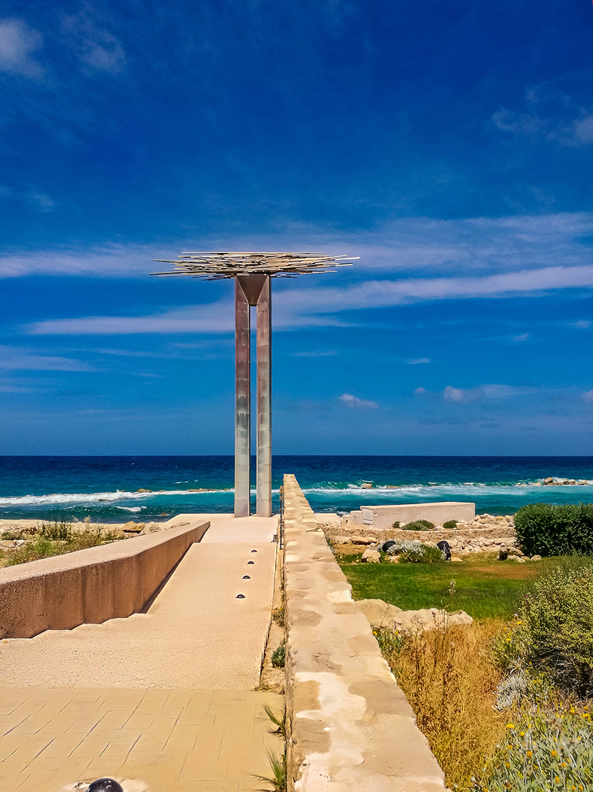 Памятник Георгиосу Гривасу и монумент Памяти и чести — одно из самых значимых мест на Кипре : фото 9
