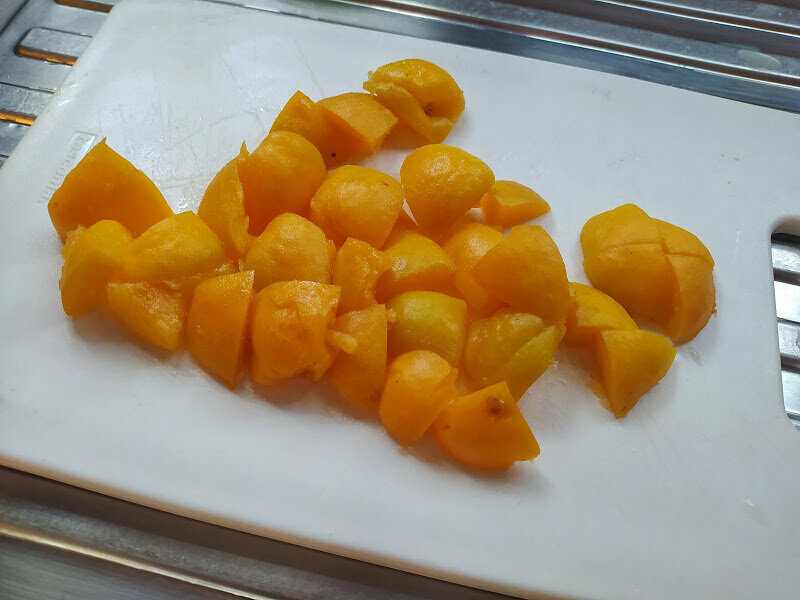 Половинки абрикосов