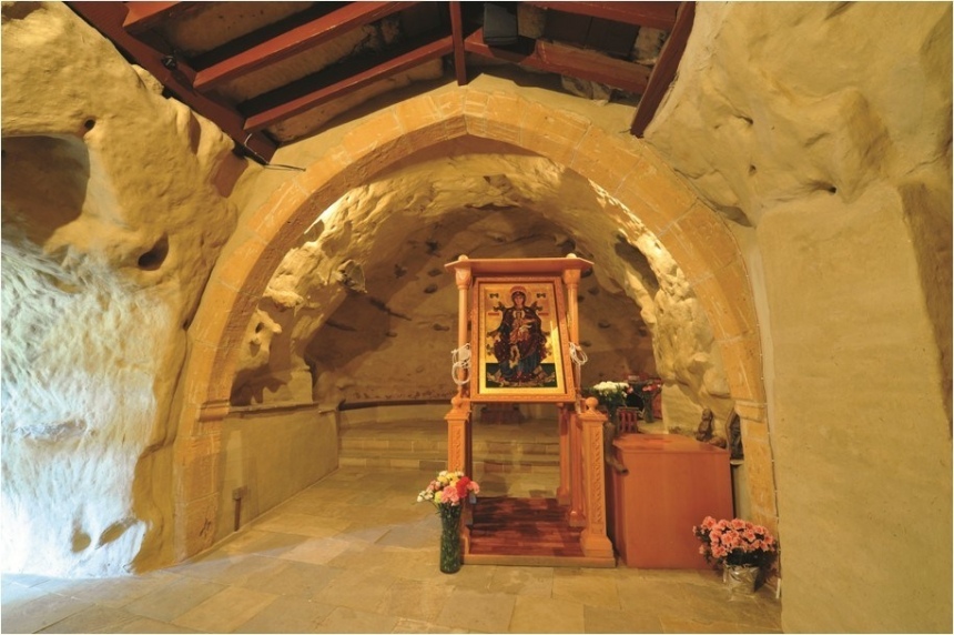 Уникальная пещерная церковь Панагия Хрисоспилиоттисса в опасности: фото 2