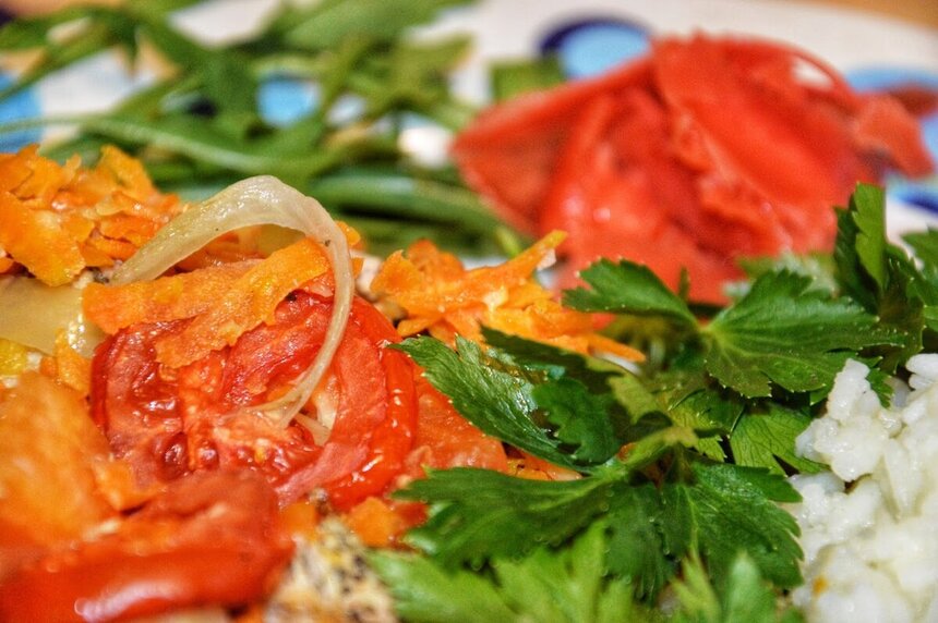 Вкуснейшие рецепты Кипра. Сочный свиной карбонад, запеченный с цукини и папайей под тонкой сырной корочкой: фото 34