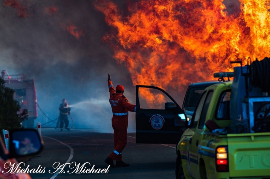 Найти красоту в разрушении — уникальные фотографии кипрского пожара: фото 16