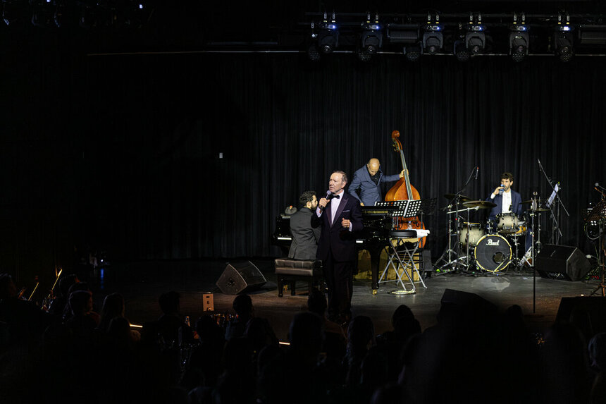 Кевин Спейси представил премьеру своего музыкального шоу “Songs & Stories” на Кипре: фото 6