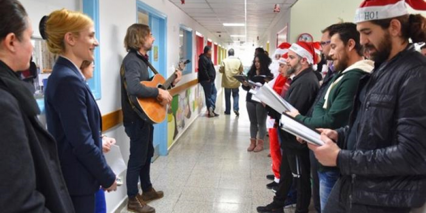 Зеки Кипра раздали рождественские подарки больницам и домам престарелых: фото 2