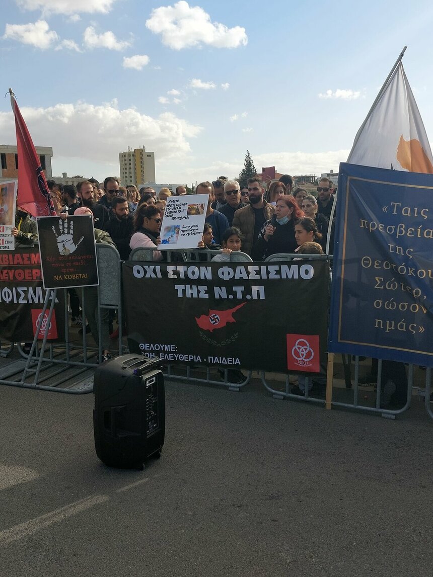 В Никосии прошел большой митинг против антиковидных мер в школах : фото 6