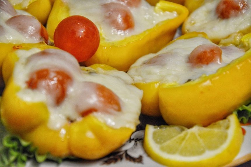 Полезная кухня Кипра. Сочный и сладкий перец под сырной корочкой, фаршированный нежным куриным филе с чесноком и помидорками черри: фото 34